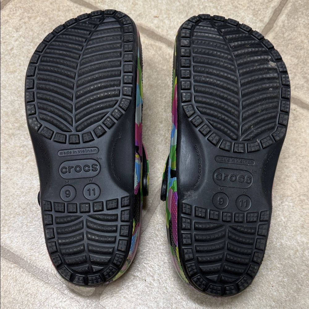 CROCS Multicolor Patterned Clogs - image 3
